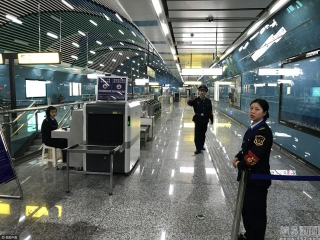 Illustration for article titled La estación de metro más postapocalíptica del mundo está en China (y funciona con normalidad)